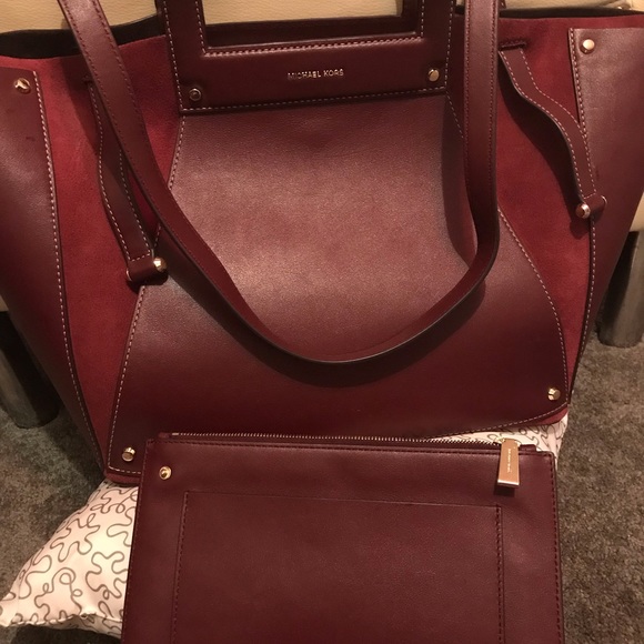 Michael Kors Handbags - 💥Authentic MK Handbag & Clutch Set! NWOT!